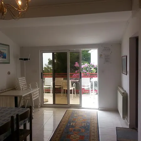 Guest house Curin 3*